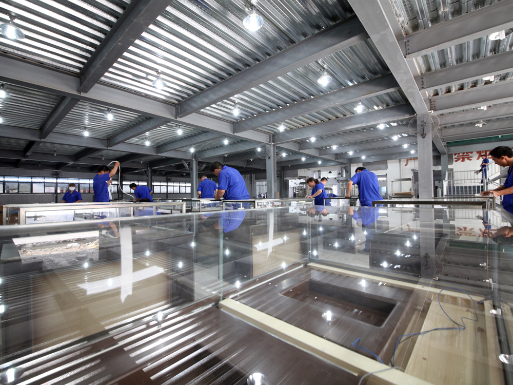 新輝珠寶展具400熱線開(kāi)通，服務(wù)再上新臺(tái)階